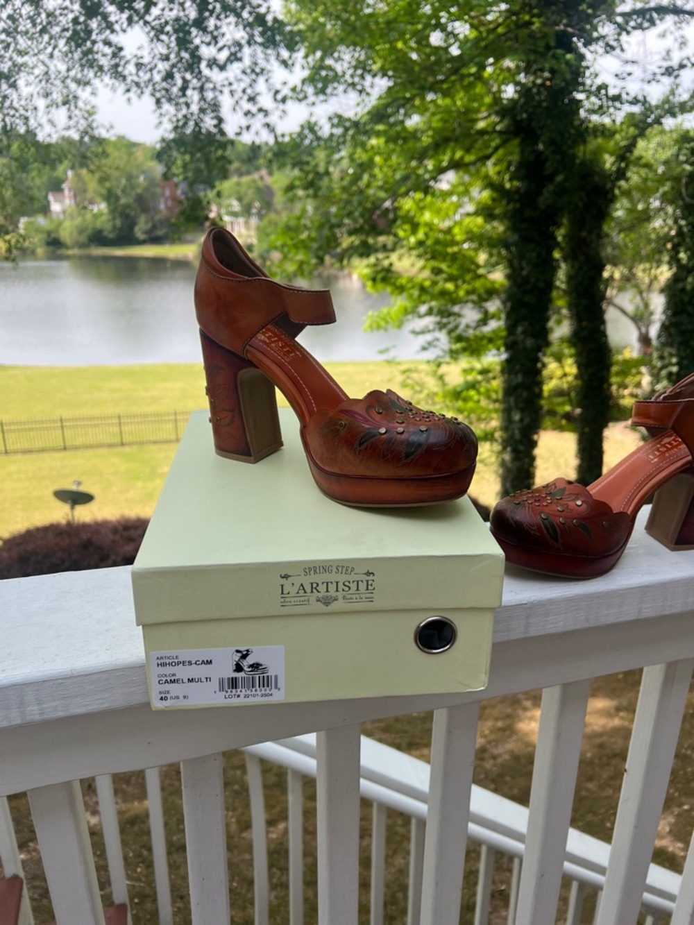 L'Artiste Hihopes Platform Pump size 9